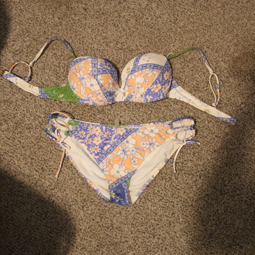 Raisins Bikini
